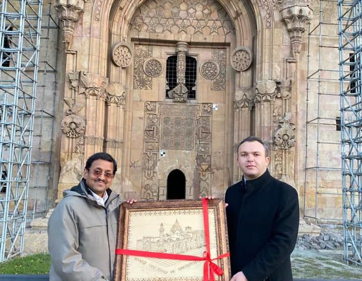  Hindistan Ankara Büyükelçisi Sanjay Kumar PANDA, Divriği Ulu Cami ve Seyir terasını ziyaret etti