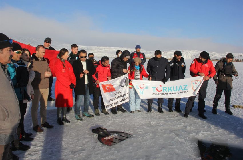  Milli Sporcu Birgül Erken, Dünyanın En İyi 10 Buz Dalışı Noktası Arasında Gösterilen Tödürge Gölüne Daldı