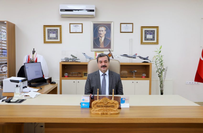  SBTÜ rektörü Prof. Dr. Mehmet kul; Mustafa Kemal Atatürk, ileri görüşlülüğü ve fikirleri ile dünya tarihinde de itibarlı bir yer edinmiştir