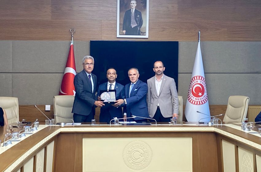  STSO Heyeti Mecliste MHP Milletvekili Ahmet Özyürek’i ziyaret etti