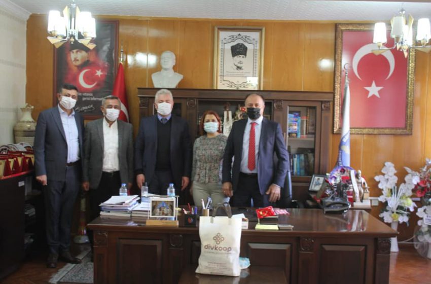  Divriğili Sanayici ve İşadamları Derneği yönetimi Kaymakam Mehmet BEK ve belediye Başkanı Hakan GÖK’Ü ziyaret etti