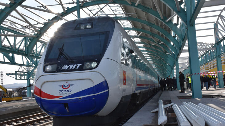  Yüksek Hızlı Tren ilk kez Sivas tren garında!