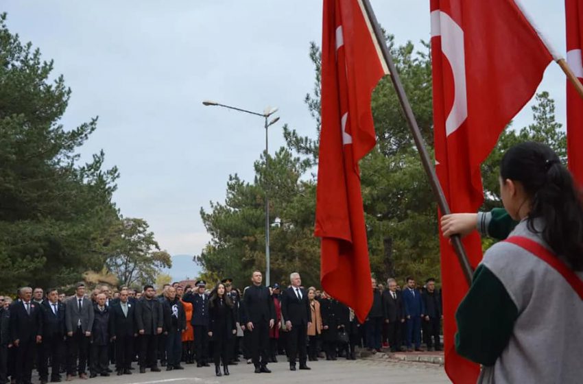 Divriği Kaymakamlığında 10 Kasım Atatürk’ü Anma Programı Kapsamında Çelenk Sunma Töreni Yapıldı