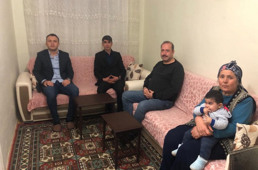  Kaymakam PAPAKER Ramazan ayının ilk iftarında şehit ailesi Arife CEBELİ’nin evini ziyaret etti