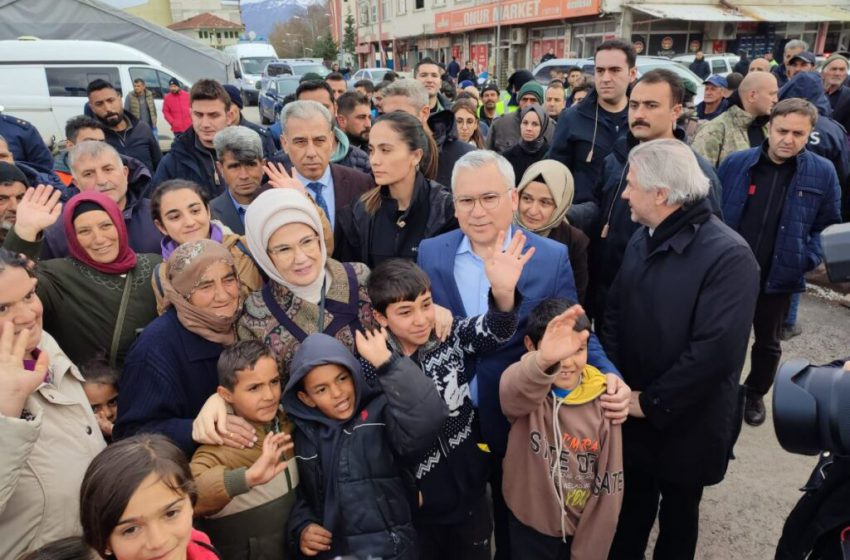  Sivas Belediyesi Esnaf Çarşısı Emine Erdoğan tarafından açıldı