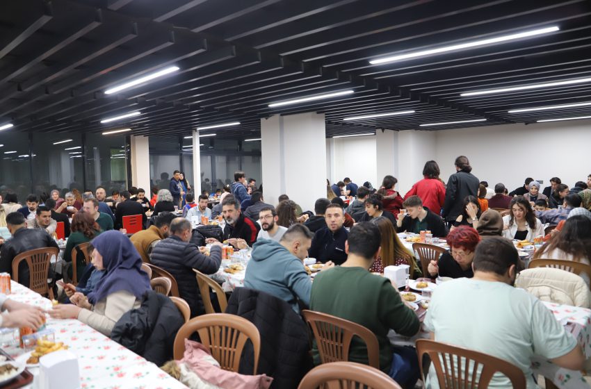  Sivas bilim ve teknoloji üniversitesi ailesi iftar programında bir araya geldi