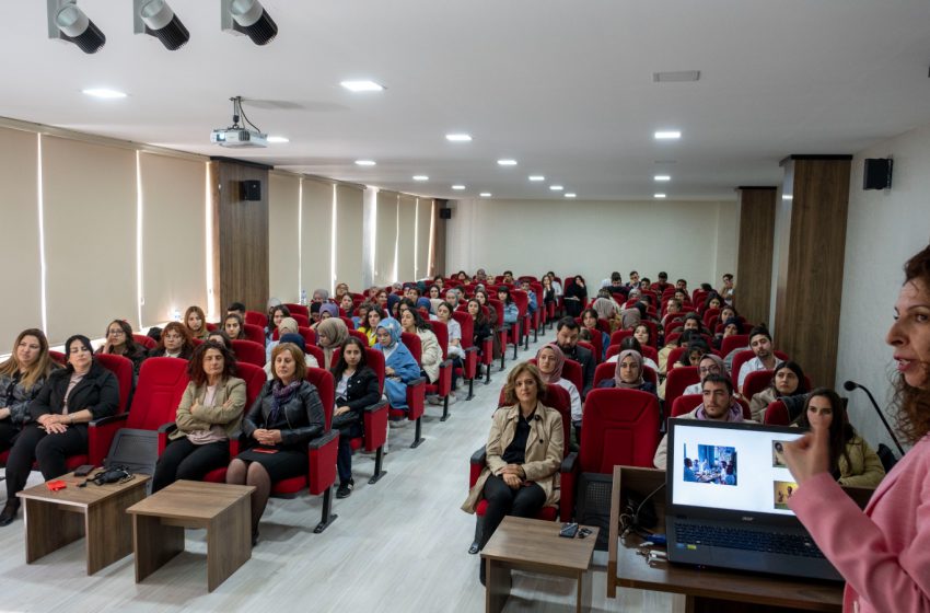  Hemşirelik Son Sınıf Öğrencileri ile Kariyer Söyleşisi Yapıldı