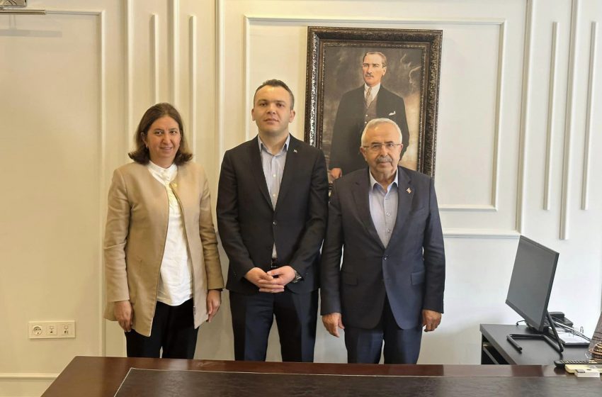  Sivas Milletvekilleri Mehmet Habib SOLUK ve Semiha EKİNCİ Divriği Kaymakamlığını ziyaret ettiler