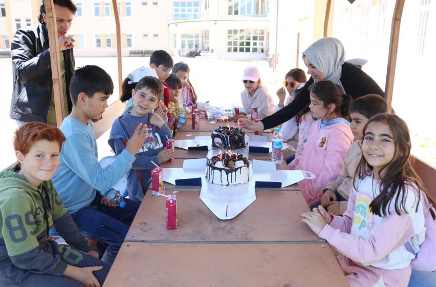  Cumhuriyet Üniversitesi Depremzede Çocukları Konuk Etti