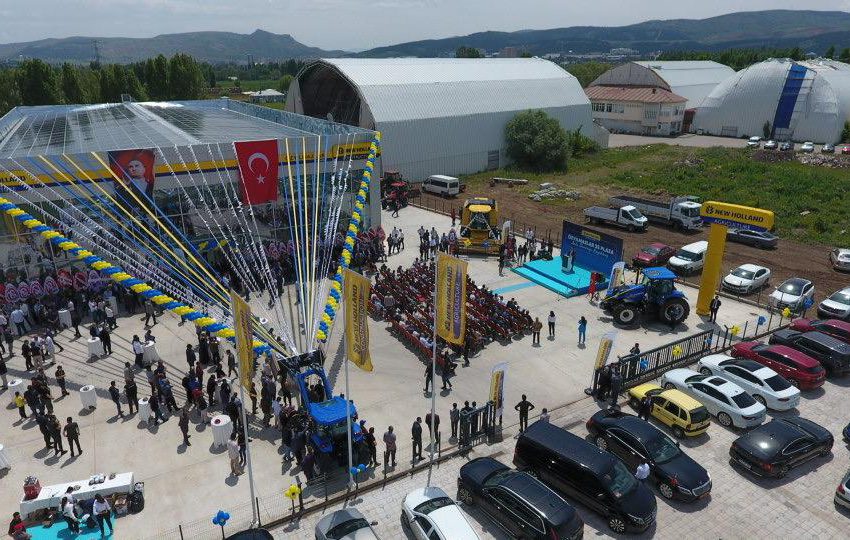  New Holland Özyılmazlar 3S Plaza düzenlenen törenle hizmete açıldı