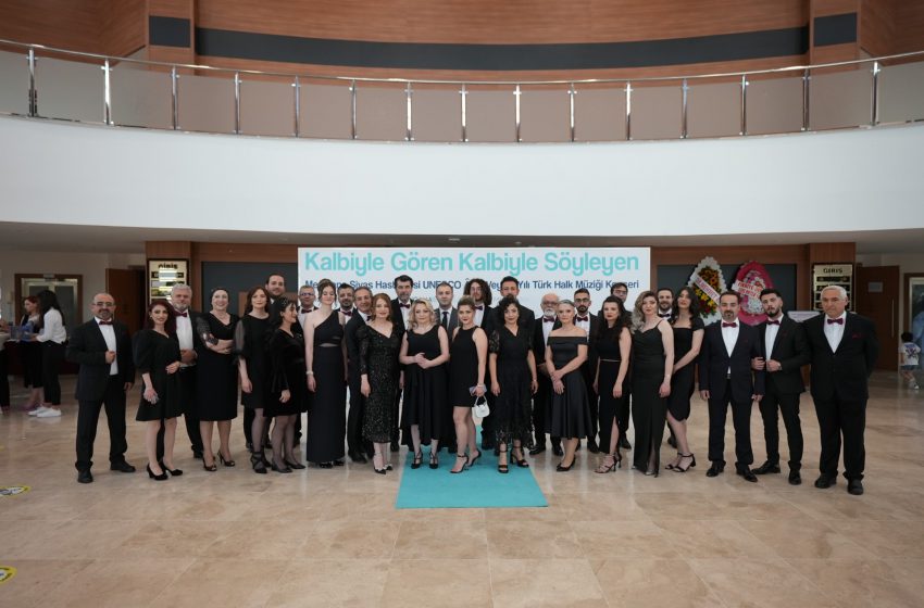  Sağlık çalışanlarından oluşan Medicana Sivas Hastanesi Türk Halk Müziği Korosu UNESCO Âşık Veysel Yılı Türk Halk Müziği Konserinde büyük ilgi gördü