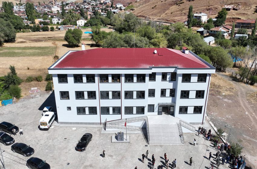  Sivas’a Yeni Okullar Kazandırılıyor