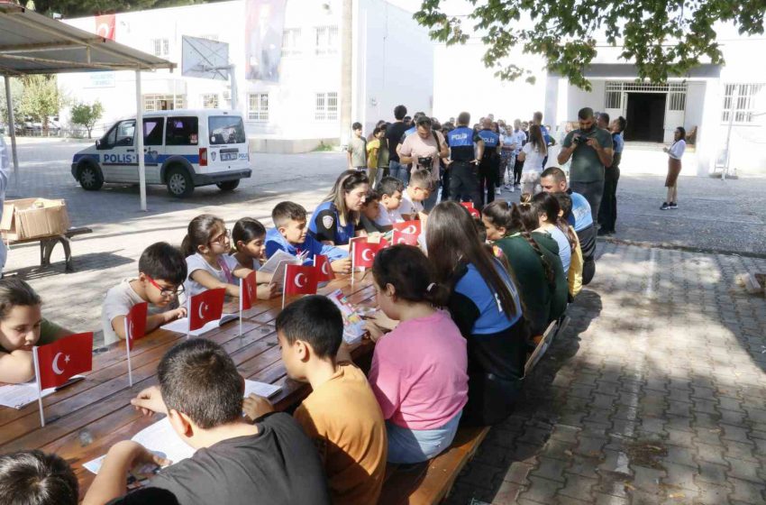  Sosyal Medya Bağımlılığının Önüne Geçmek İçin Polis ‘Okuma Etkinliği’ Düzenledi