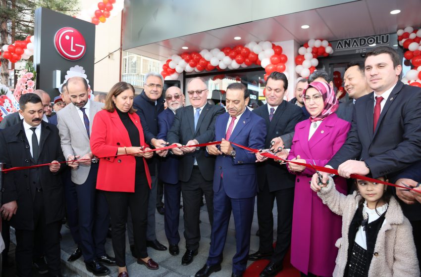  Başkan Özdemir, LG Brandshop Sivas Mağazasının açılışına katıldı