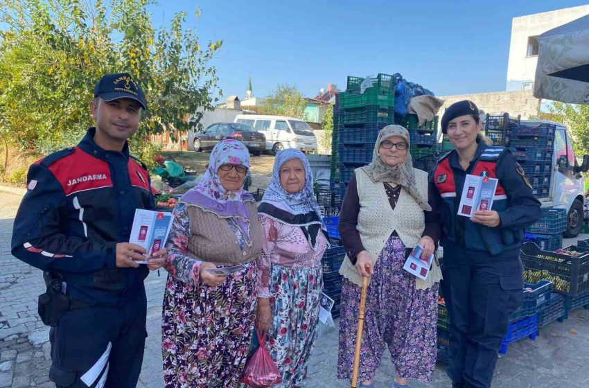  Jandarma Kardeşköy’de Çocukları Yalnız Bırakmadı, Vatandaşları Bilgilendirdi