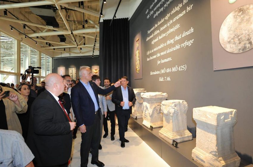  Türkiye’nin ilk Nekropol müzesi ile Turizm ve seyahat kütüphanesi Antalya’da açıldı