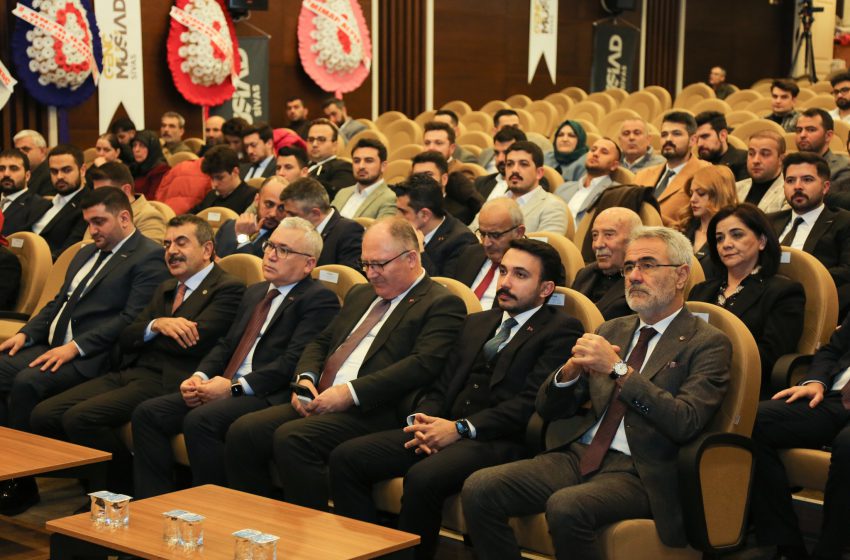  Başkan Özdemir, Milli Eğitim Bakanı Yusuf Tekin’in katılımıyla gerçekleştirilen ‘Sivil Toplum Buluşması’ programına katıldı