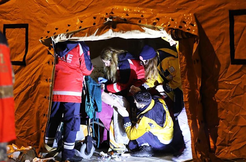  Türkiye’nin Sağlık Ordusu Deprem Bölgesi İçin Seferber Oldu