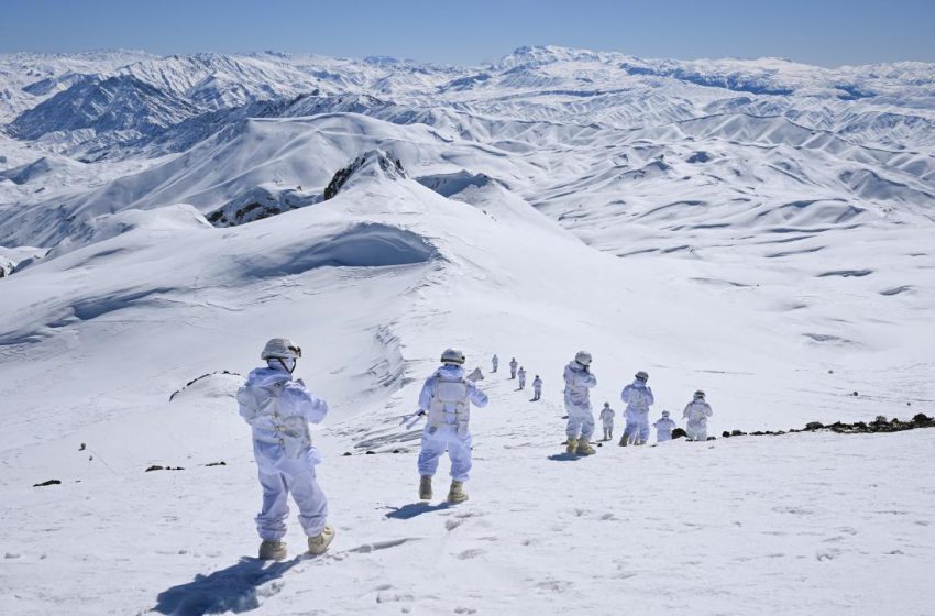  Jandarmanın Karlı Dağlarda Terörle Mücadeleyi Kararlıkla Sürdürmeye Devam Ediyor