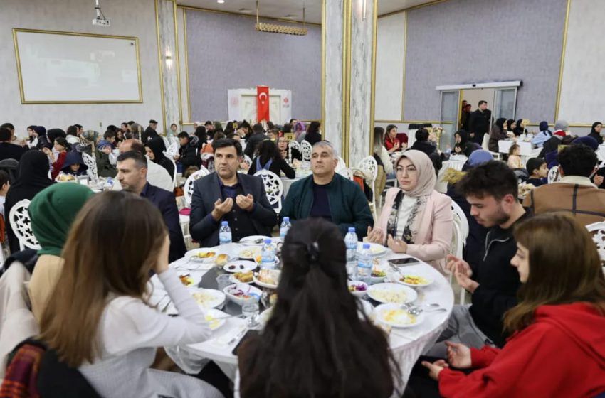  Vali Şimşek, Vakıflar Bölge Müdürlüğünce düzenlenen iftar programına katıldı