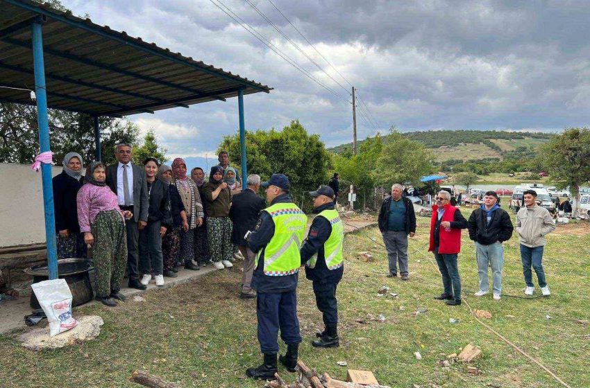  Jandarması Vatandaşları Trafik Konusunda Bilgilendirdi