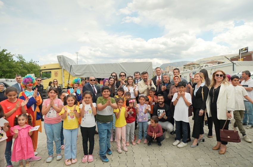  Malatyalı depremzede anneler ve çocuklarına Sivas’tan anlamlı ziyaret