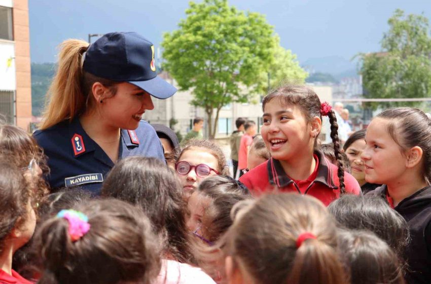  Minikler Jandarma Ekipleriyle Eğlenceli Vakit Geçirdi