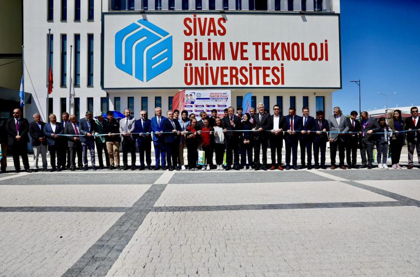  SBTÜ’ de 2024 Üniversite Tanıtım Fuarı düzenlendi