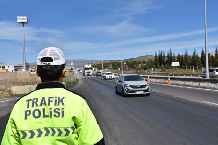  9 Günlük tatilde trafik kazasına dikkat