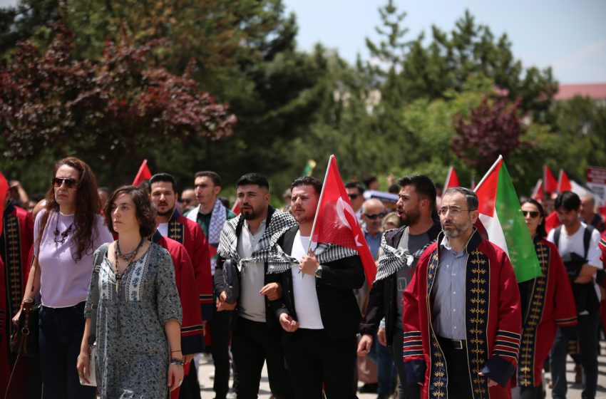  Cumhuriyet Üniversitesinde “Filistin’e Destek Yürüyüşü” Yapıldı