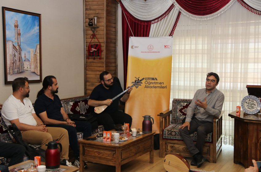  “Kopuzdan Bağlamaya Türk Halk Müziğinin Değişimi” konulu söyleşi gerçekleştirildi