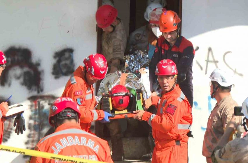  Gerçeğini Aratmayan Büyük Deprem Tatbikatı