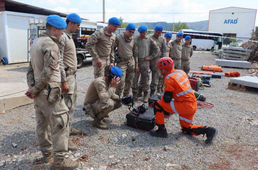  İl Jandarma Komutanlığı’ndan Depremde Arama Kurtarma Eğitimi