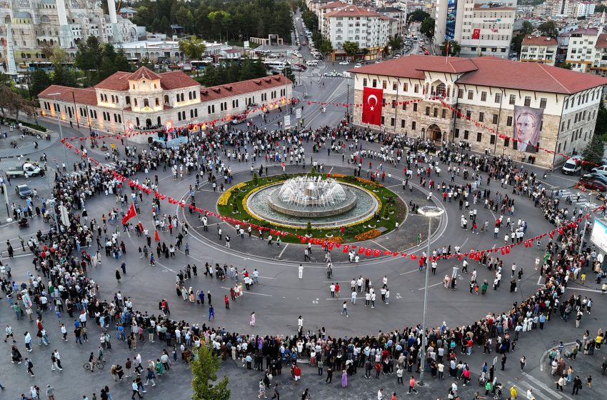  4 Eylül Etkinliklerinde 1058 Kişilik Sivas Halayı