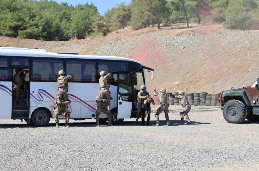  Polis Özel Harekat’tan Gerçeği Aratmayan Tatbikat