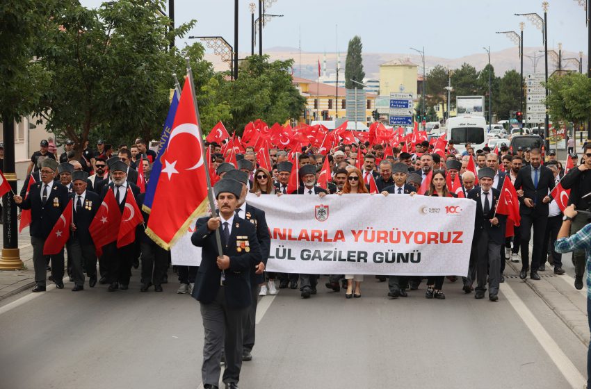  Sivas’ta Gazilerin gururlu yürüyüşü