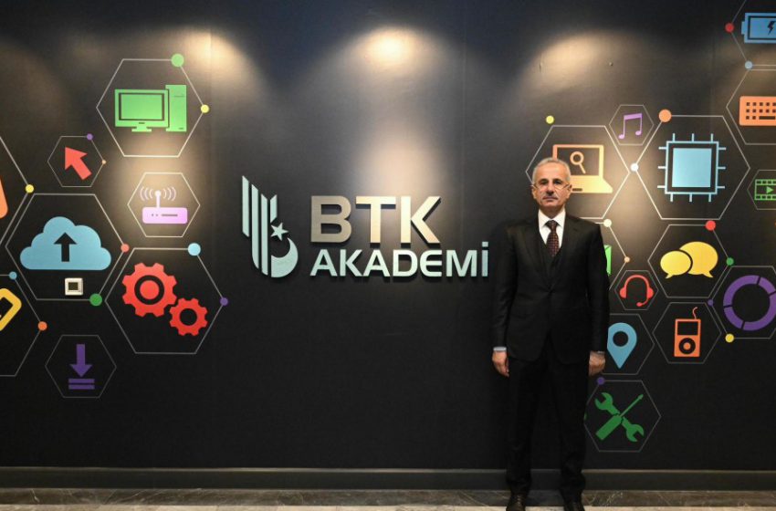  Yapay zeka eğitimleri artık cepte