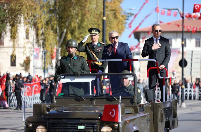  Cumhuriyetimizin 101. yılı tüm yurtta olduğu gibi Sivas’ta da büyük bir coşkuyla kutlandı