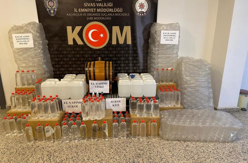  İçki yapımında kullanılan 215,5 litre kaçak sahte alkol ele geçirildi