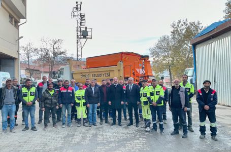 Başkan Akbaş; Otomatik tuzlama ve kar küreme makinesi ile kışa hazırız Önceliğimiz işçi güvenliği