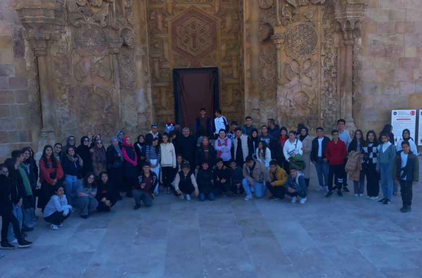  Divriği Ulu Cami ve Şifahanesine Öğrencilerden Büyük İlgi