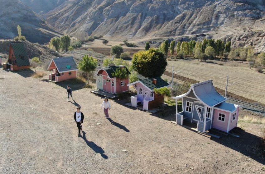  Emekliliğini çocuklara adadı, Türkiye’nin ilk çocuk köyünü kurdu