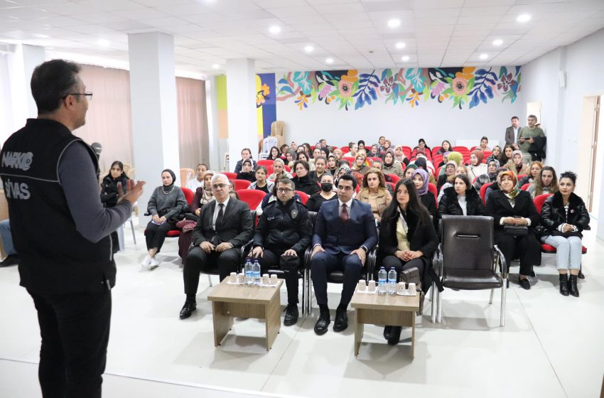  “En İyi Narkotik Polisi Anne” Semineri Düzenlendi