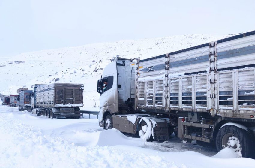  Kaymakam TUTAY, Tüm ekiplerimiz görev bölgesi ayırt etmeksizin ana yollarda ve köy yollarına anında müdahale etmiştir