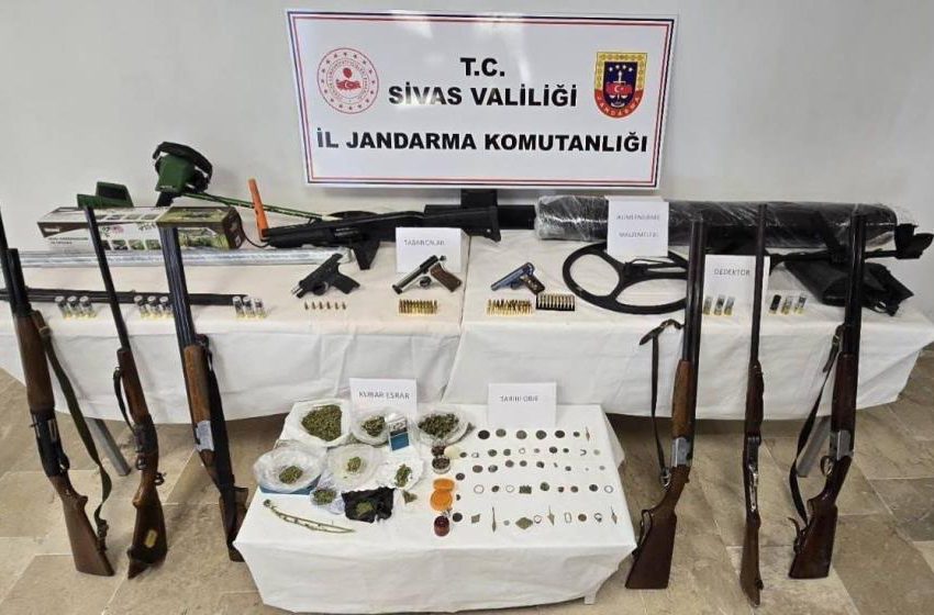  Sivas’ta uyuşturucu tacirlerine jandarma operasyonu: 4 kişi tutuklandı