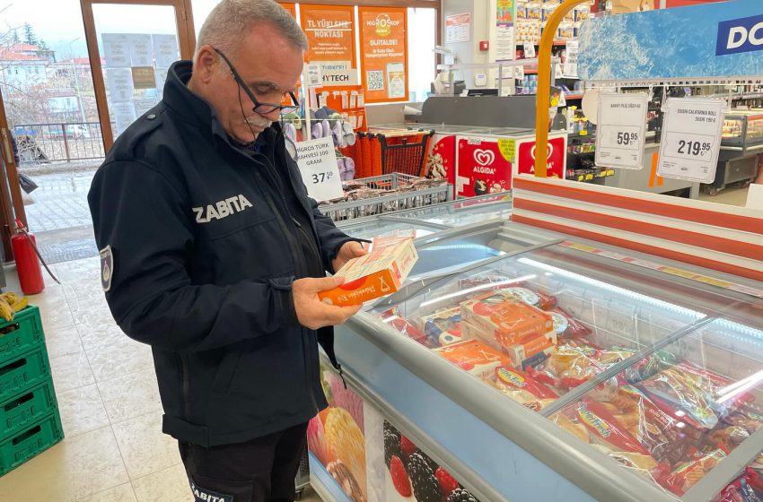  Başkan Akbaş, Zincir marketlerin denetimini sıkı bir şekilde devam ettiriyoruz