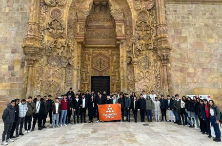 Divriği’ye “Görmeden Ölmeyin” temasıyla başlatılan geziler devam ediyor