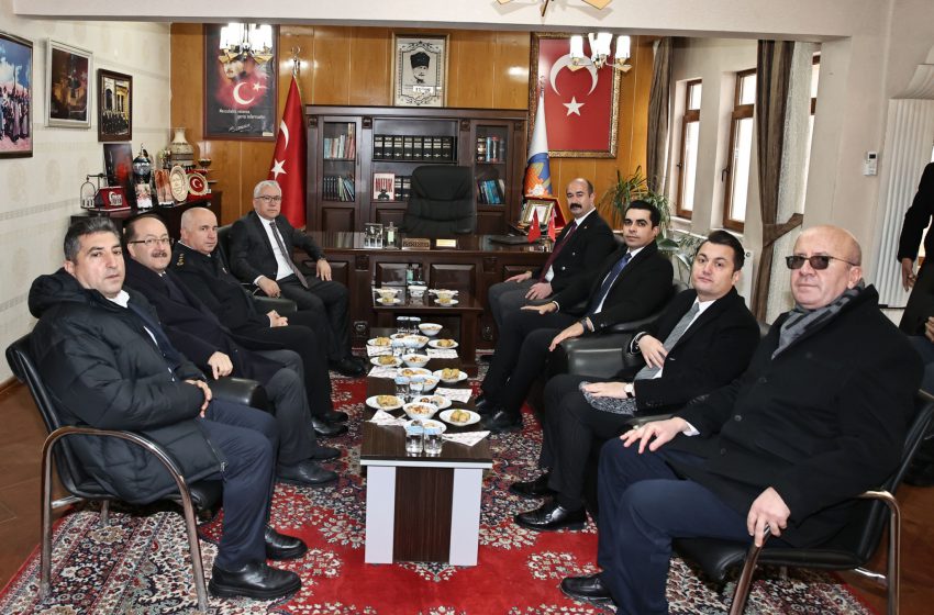 Vali Şimşek, Divriği Belediyesini ziyaret etti