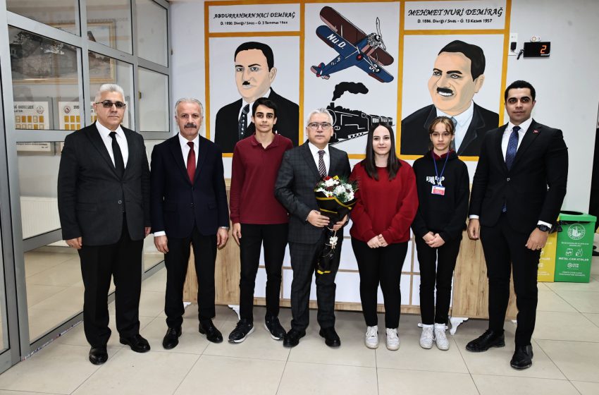 Vali Şimşek, Divriği Naci Demirağ Anadolu Lisesini ziyaret etti