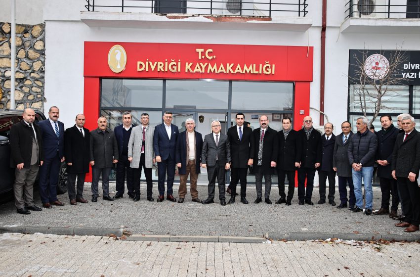 Vali Şimşek, Divriği ilçe programları kapsamında ilçe kaymakamlığını ziyaret etti